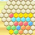 六角形のグリッドに配置されたカラフルなブロック。
