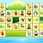 動物のイラストが描かれたタイルが整然と並ぶ画面の背景に自然の風景が広がる画像。
