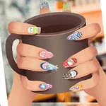 カラフルでデザインされたネイルアートを施した手が、茶色のマグカップを持っている。