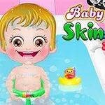 赤ちゃんがバスタブで遊んでいる様子とおもちゃのアヒル。
