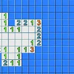 青いグリッド背景に白い心形があり、数字が緑とオレンジで表示されています。