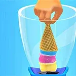 青い背景に、ワッフルコーンに盛り付けられた3色のアイスクリームをガラスの容器に入れようとする手。