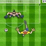 サッカーのゴール前でゴールキーパーと対峙する攻撃選手の様子。