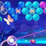色とりどりの蝶と泡が浮かぶ幻想的な夜の風景。