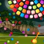 カラフルなブロックが夜の山と森を背景に散らばっている画像。
