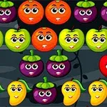 色とりどりの顔が描かれた果物が並んでいる画像。