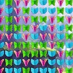 カラフルな蝶が格子状に並べられている画像。