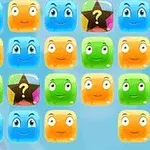 カラフルな顔が描かれた四角いブロックが整列している画像。