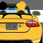 黄色のオープンカーに乗る二人の人物の後ろ姿。