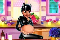 キャットウーマンの妊娠中の冒険で、彼女に参加しよう