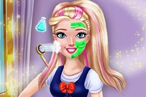 金髪のキャラクターが美容ケアを受けているイラストで、顔に緑色のマスクが塗られ、水が吹きかけられている様子。