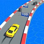 黄色い車が青い水辺の横を走るカーブした道路を進む様子。