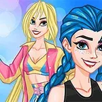 青い髪の編み込みをした女性と、金髪の女性が背景にいるカラフルなイラスト。