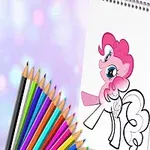 色鉛筆とノートに描かれたピンク色のポニーデザイン。