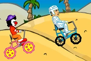 砂漠の背景でピエロと白い衣装の人物が自転車に乗っているイラスト。