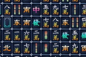 暗い背景にカラフルな中国語の文字と記号が描かれた正方形のタイルが並んでいる。