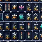 暗い背景にカラフルな中国語の文字と記号が描かれた正方形のタイルが並んでいる。