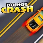 オレンジ色の車が道路を走行している。