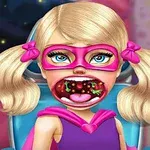 金髪の少女がピンクのマスクをつけて口を大きく開けているイラスト。