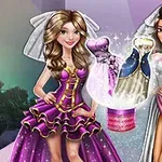 紫のドレスを着た女性と白いドレスを着た女性が中央の台座に飾られた3着のドレスを見ている。