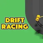 緑色の背景に黒いカーブの道を黄色の車がドリフトしている様子。