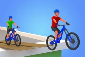 青いヘルメットをかぶった赤いシャツの人物と緑のシャツの人物が、自転車で棚の上を走行している。