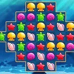 カラフルな星、貝殻、カメ、クラゲのアイコンが並ぶ海底のパズルボード。