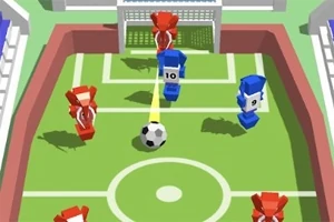 小さなサッカー場で、赤と青のロボット選手がサッカーボールを囲んでいるシーン。