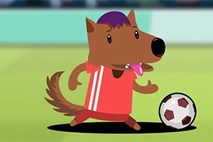 サッカー場で赤いユニフォームを着たオオカミのキャラクターがサッカーボールと一緒に楽しそうに遊んでいる。