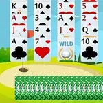 ゴルフコースを背景にトランプのカードが並んでいる場面。