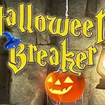 ハロウィーンのカボチャランタンとランプの隣に「Halloween Breaker」と書かれた黄色の文字。