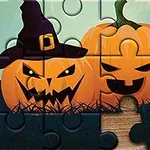 ハロウィンの帽子をかぶったカボチャと隣にある怖い顔のカボチャが描かれたジグソーパズル。