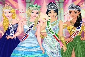 ドレスとティアラを身に着けた４人の女性が、ミスコンテストのサッシュをかけて並んでいる。