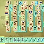 緑色の背景に、麻雀牌が整然と並べられている画像。