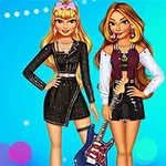 2人の女性がカジュアルな服装をしてギターを持っている。
