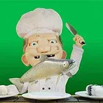 シェフの帽子をかぶったキャラクターがナイフを持ち、魚と寿司を手にしている。