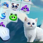 白い子猫とさまざまな表情の動物アイコンが並ぶパズルボード。