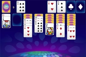 トランプが整然と並べられたデジタルカードゲームの画面。
