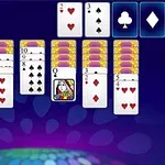 トランプが整然と並べられたデジタルカードゲームの画面。