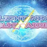 青い稲妻と光る球状の背景に「LIGHTNING SOLITAIRE」と書かれたテキストが表示されている画像。