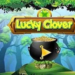 緑豊かな森の背景に、四つ葉のクローバーと金の入った黒い鍋が描かれている。