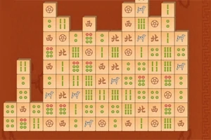 茶色の背景に、緑と赤の模様が描かれた麻雀タイルが配置されています。