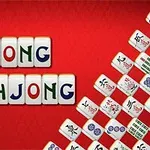 赤い背景に「MAHJONG」と書かれた牌と、麻雀牌が並んでいる。