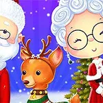 サンタクロースとミセスクロースがトナカイとクリスマスツリーの前で笑顔を見せているイラスト。