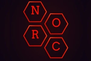 赤い六角形の中に「N」「O」「R」「C」の文字が配置されているデザイン。