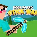青い服を着たブロック状のキャラクターが、青いツルハシを持って草原に立っているイラスト。