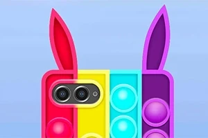 カラフルなポップイットツールとウサギの耳がデザインされたスマートフォンのカメラレンズ部分。