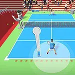 青いテニスコートで試合中の選手と観客席。