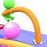 緑とピンクのキャラクターがオレンジ色の曲がった棒を使って遊んでいる様子。
