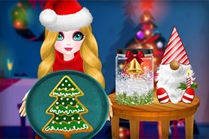 金髪の女性がクリスマスツリー形のクッキーを持ち、隣にスノードームとサンタ帽子をかぶったノームがある。